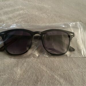Classic Black Sunglasses w/blue tint